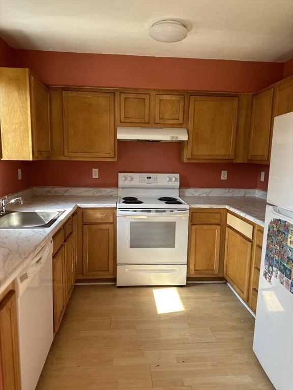 3 bed, 2 bath apartment for rent at 6 Hollis St Unit 0, Downtown — photo 3 of 20
