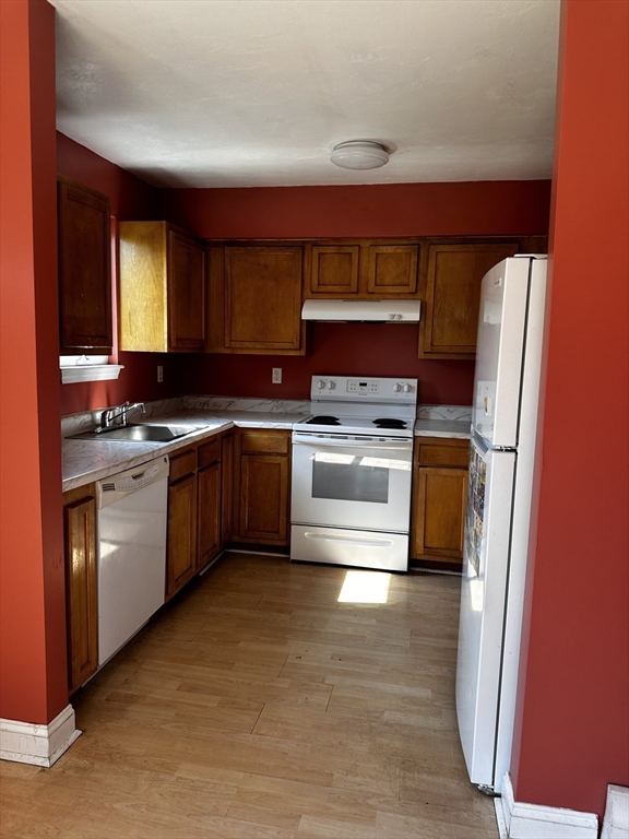 3 bed, 2 bath apartment for rent at 6 Hollis St Unit 0, Downtown — photo 4 of 20
