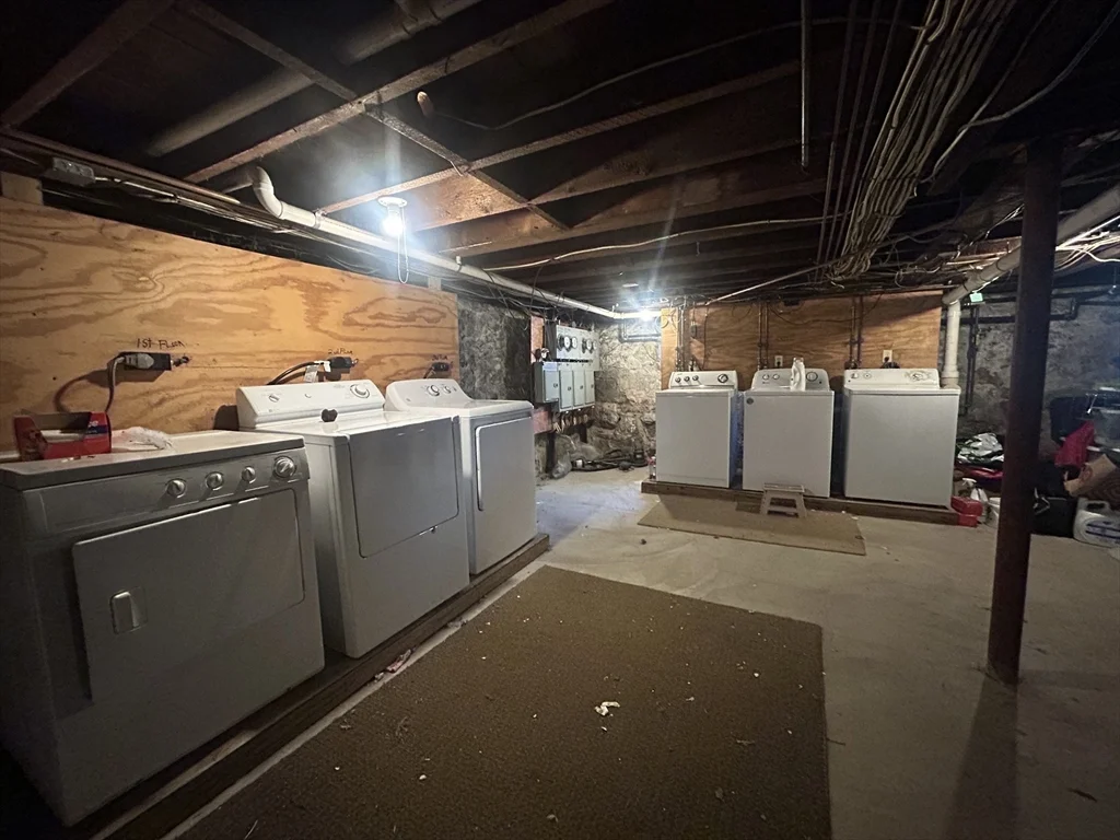 3 bed, 1 bath apartment for rent at 6 Horton St Unit 1, Salem — photo 15 of 18