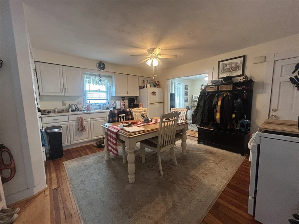 3 bed, 1 bath apartment for rent at 6 Horton St Unit 1, Salem — photo 17 of 18