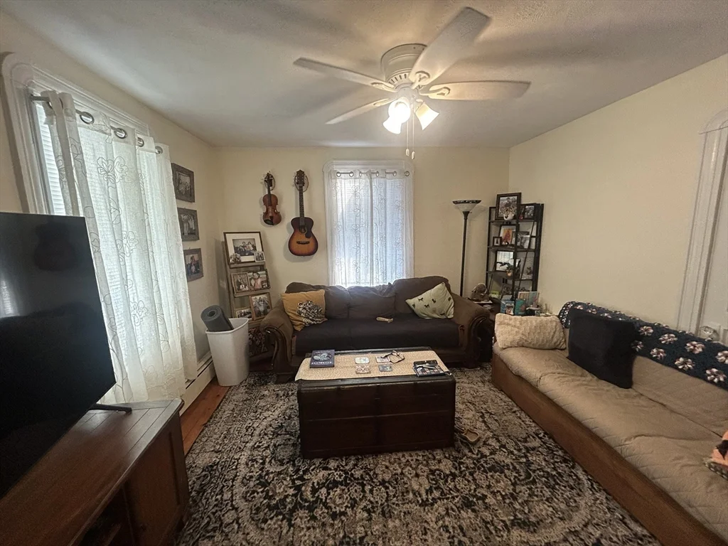 3 bed, 1 bath apartment for rent at 6 Horton St Unit 1, Salem — photo 4 of 18