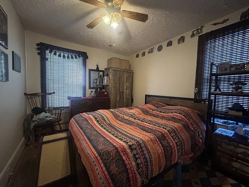 3 bed, 1 bath apartment for rent at 6 Horton St Unit 1, Salem — photo 6 of 18