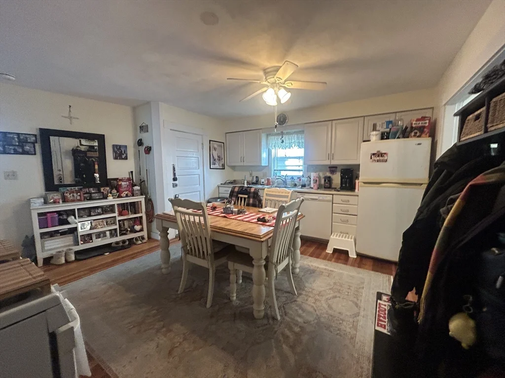 3 bed, 1 bath apartment for rent at 6 Horton St Unit 1, Salem — photo 2 of 18