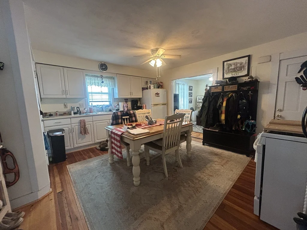 3 bed, 1 bath apartment for rent at 6 Horton St Unit 1, Salem — photo 3 of 18