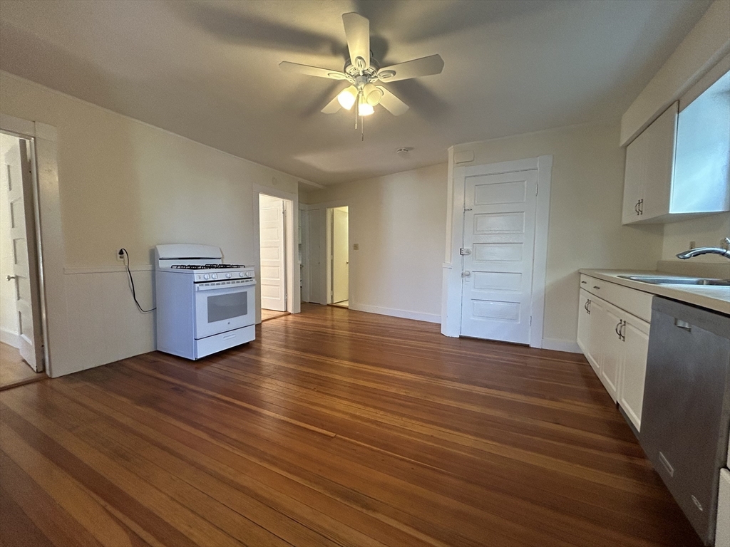 3 bed, 1 bath apartment for rent at 6 Horton St Unit 2, Salem — photo 2 of 14