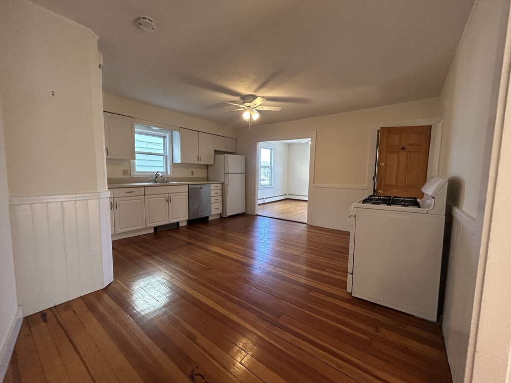 3 bed, 1 bath apartment for rent at 6 Horton St Unit 2, Salem — photo 4 of 14