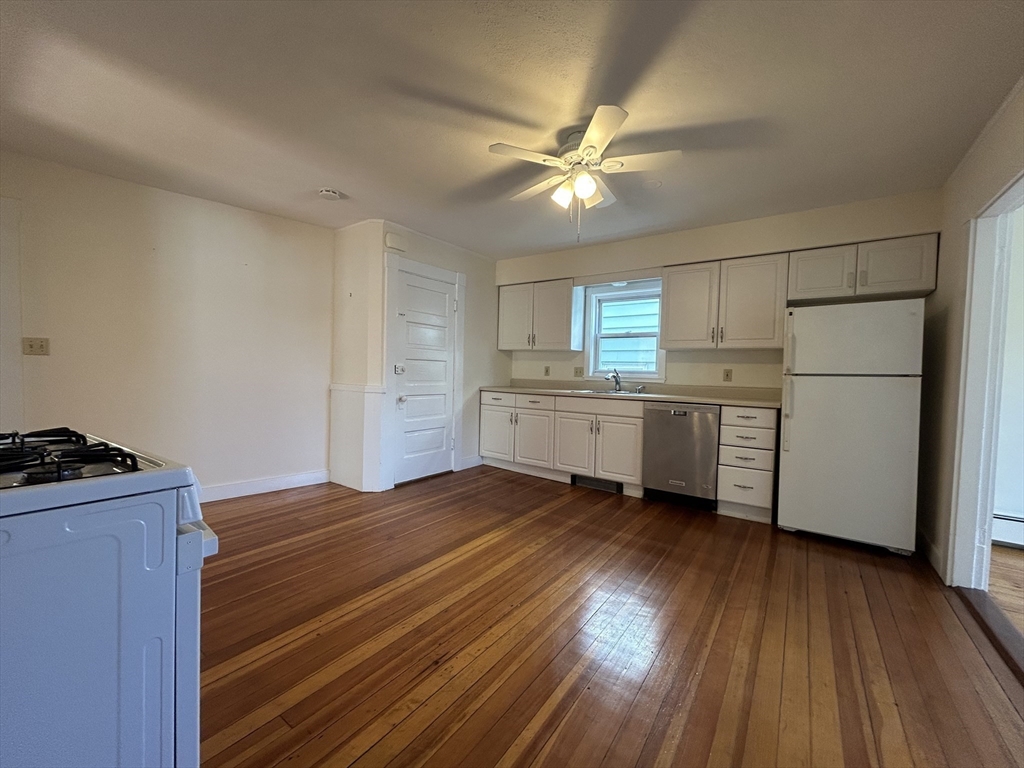 3 bed, 1 bath apartment for rent at 6 Horton St Unit 2, Salem — photo 3 of 14