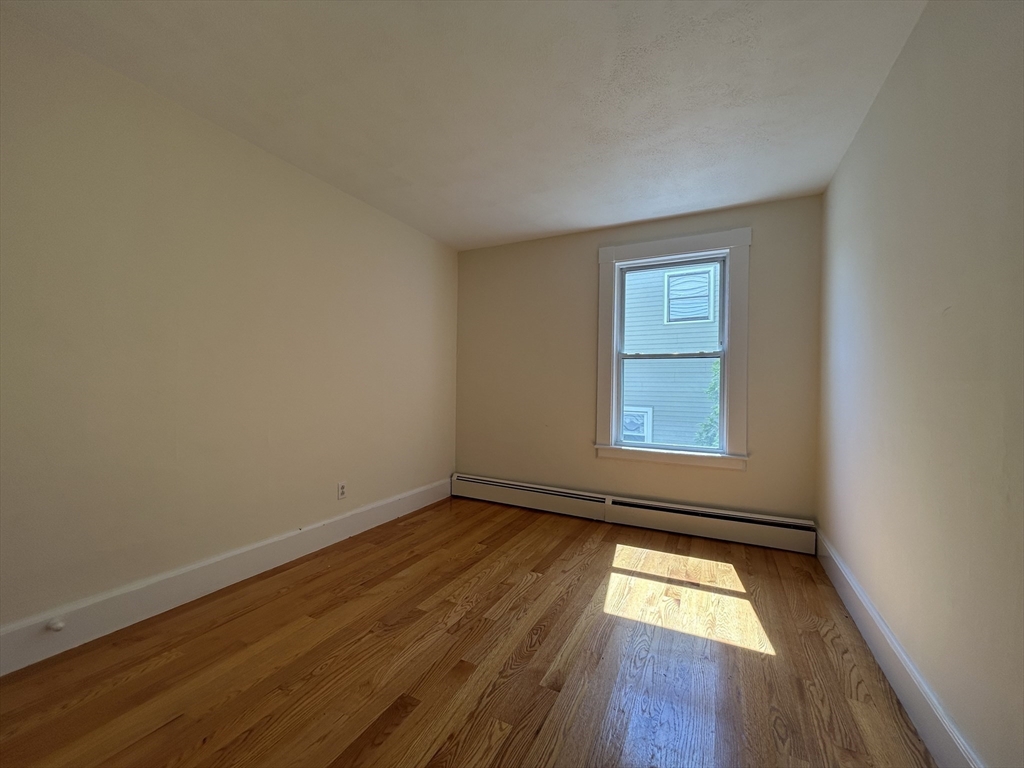 3 bed, 1 bath apartment for rent at 6 Horton St Unit 2, Salem — photo 7 of 14