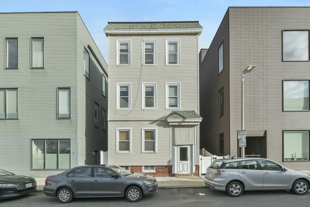 2 bed, 1 bath apartment for rent at 6 I St Unit B, South Boston