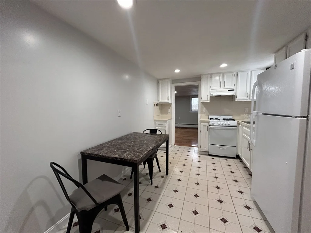 3 bed, 1 bath apartment for rent at 6 Jefferson St Unit 4, Cambridge — photo 2 of 9