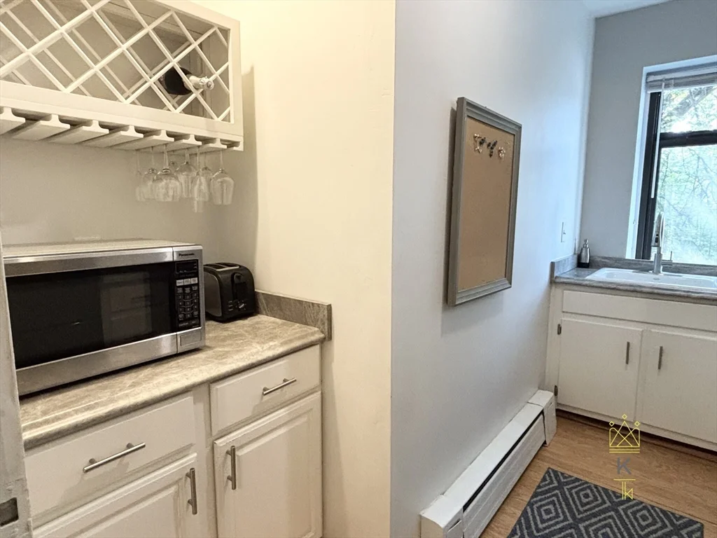 1 bed, 1 bath apartment for rent at 6 Juniper St Unit 9, Brookline Village — photo 7 of 12