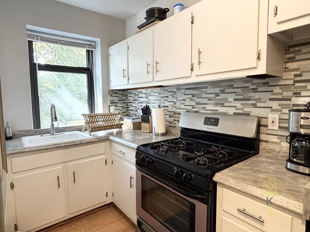 1 bed, 1 bath apartment for rent at 6 Juniper St Unit 9, Brookline Village — photo 8 of 12