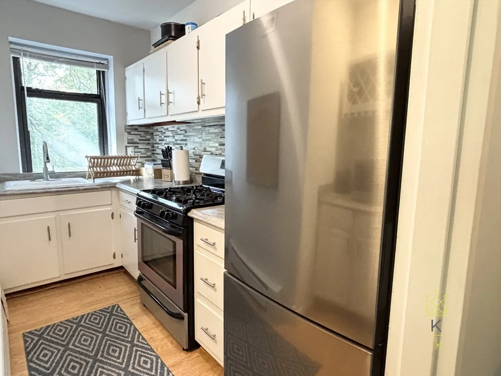 1 bed, 1 bath apartment for rent at 6 Juniper St Unit 9, Brookline Village — photo 6 of 12