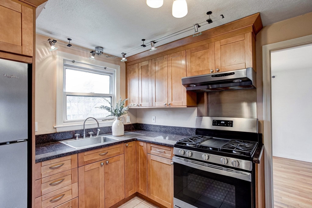 3 bed, 1 bath apartment for rent at 6 Keith Cir Unit A, Woburn — photo 10 of 29