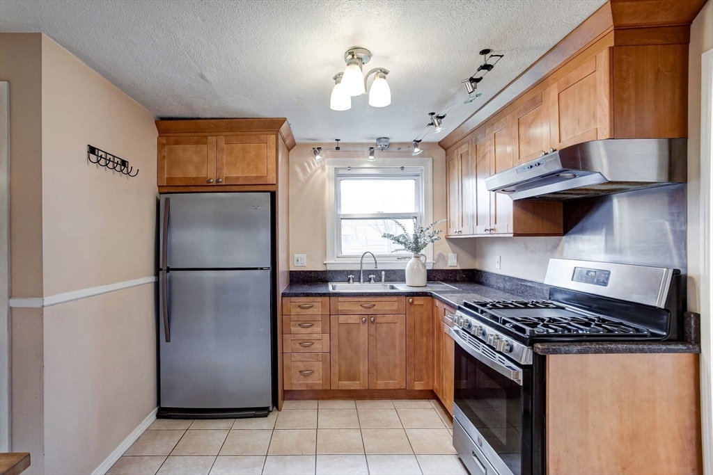 3 bed, 1 bath apartment for rent at 6 Keith Cir Unit A, Woburn — photo 9 of 29