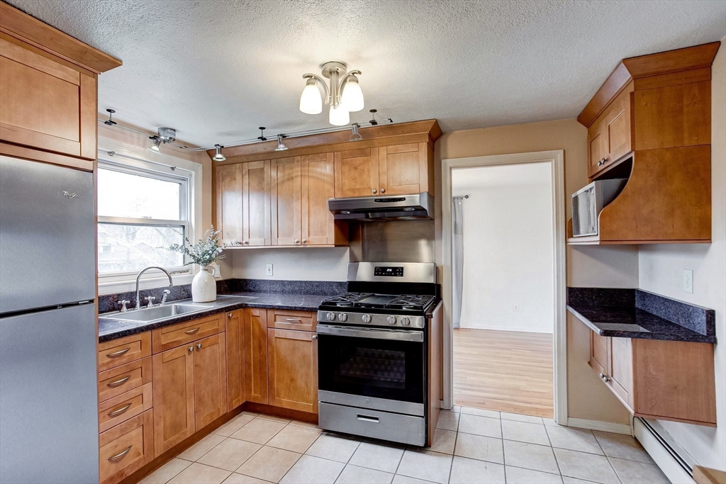 3 bed, 1 bath apartment for rent at 6 Keith Cir Unit A, Woburn — photo 11 of 29