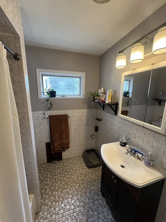 2 bed, 1 bath apartment for rent at 6 Kilby St Unit 6, Union Square — photo 5 of 7