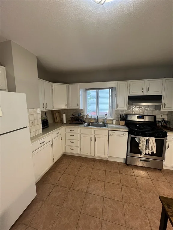 2 bed, 1 bath apartment for rent at 6 Kilby St Unit 6, Union Square