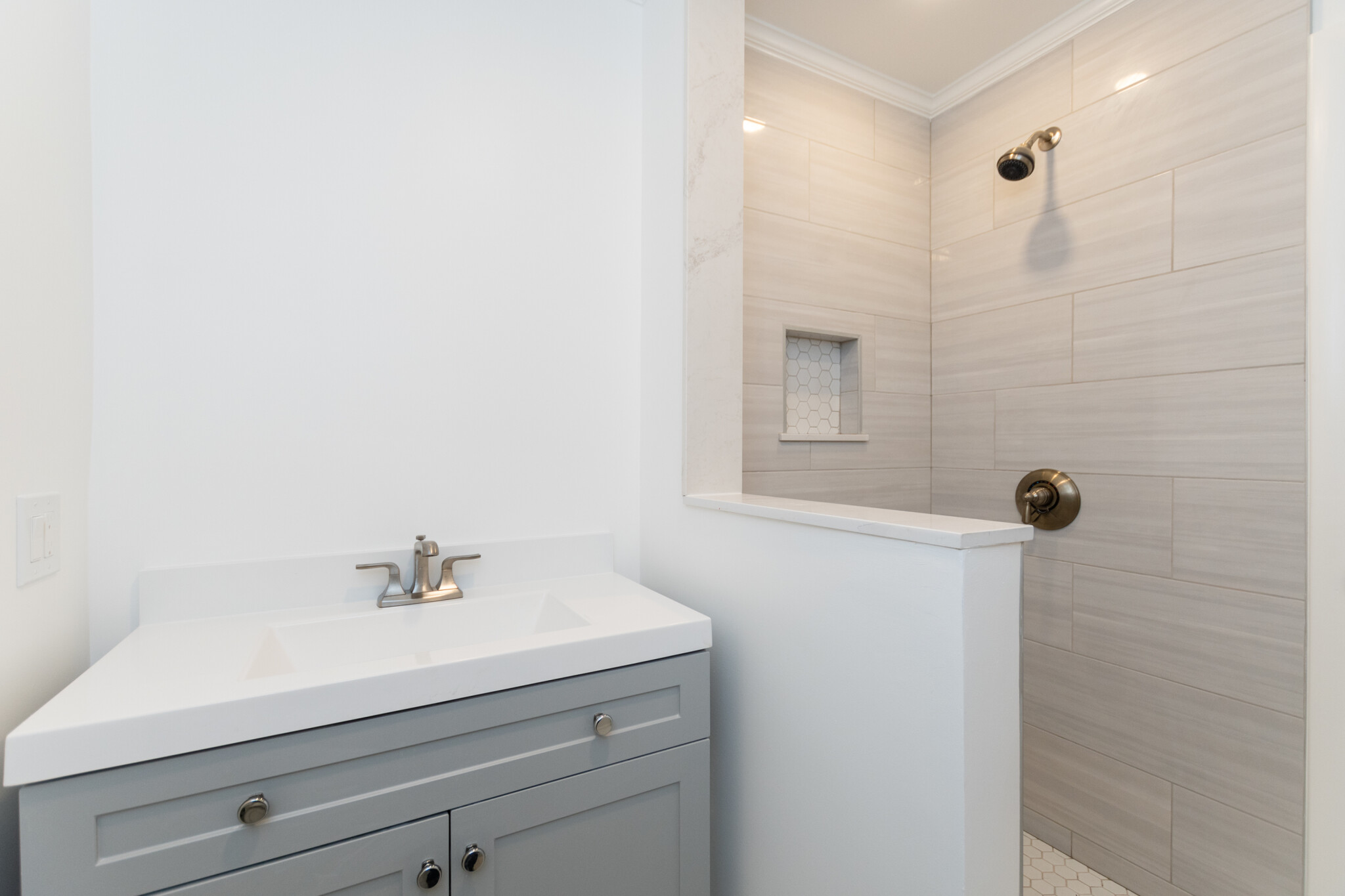 4 bed, 2 bath apartment for rent at 6 Kippy Dr Unit 6, Waban — photo 34 of 48