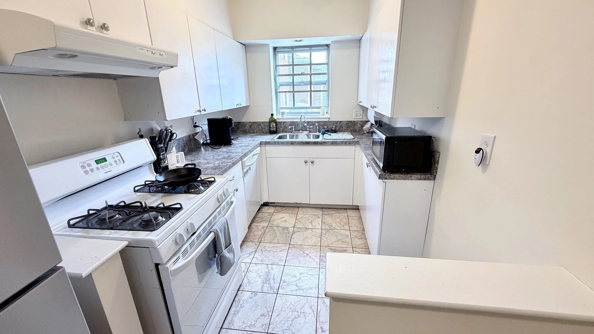 2 bed, 1 bath apartment for rent at 6 Lake Shore Ter Unit 1, Brighton — photo 5 of 14