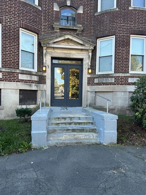 2 bed, 1 bath apartment for rent at 6 Laurel St Unit 2R, Elmwood