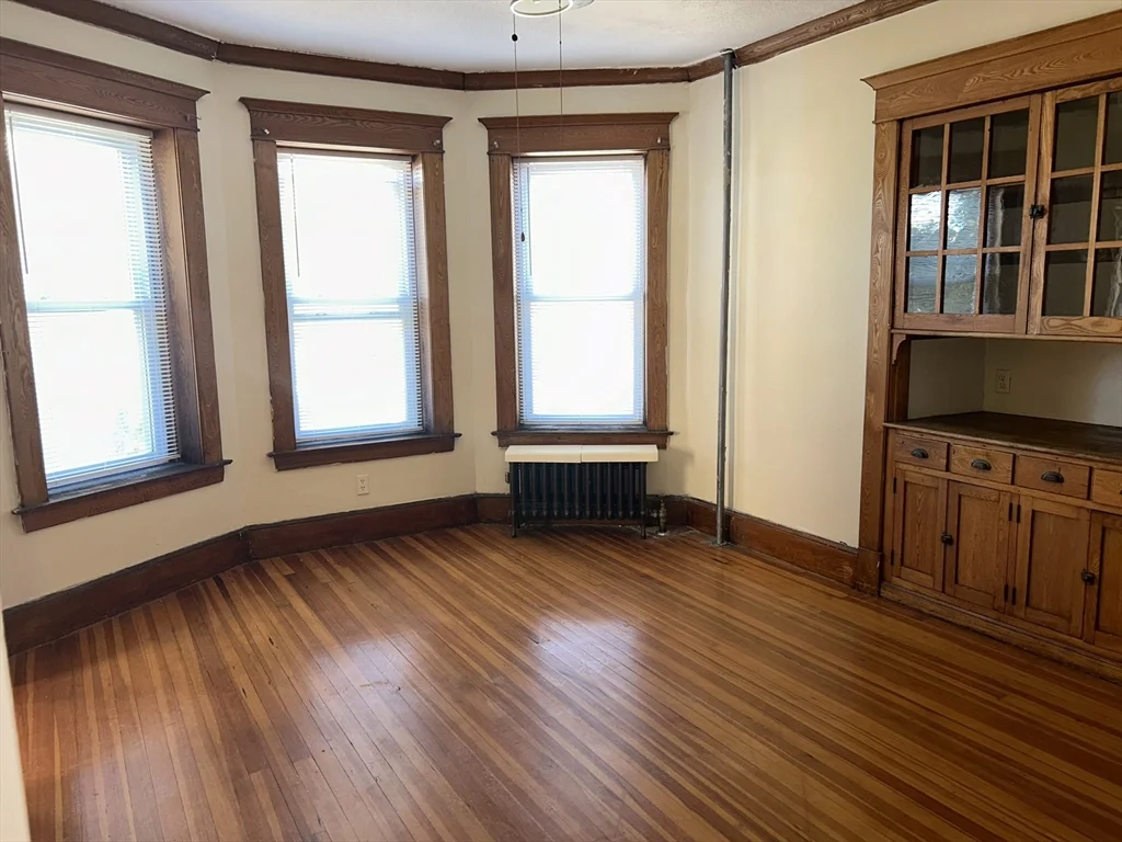2 bed, 1 bath apartment for rent at 6 Laurel St Unit 2R, Elmwood — photo 4 of 12