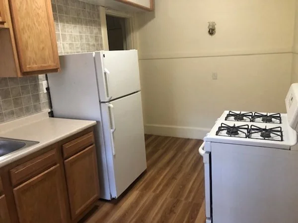 1 bed, 1 bath apartment for rent at 6 Laurel Unit 1L, Holyoke — photo 4 of 13