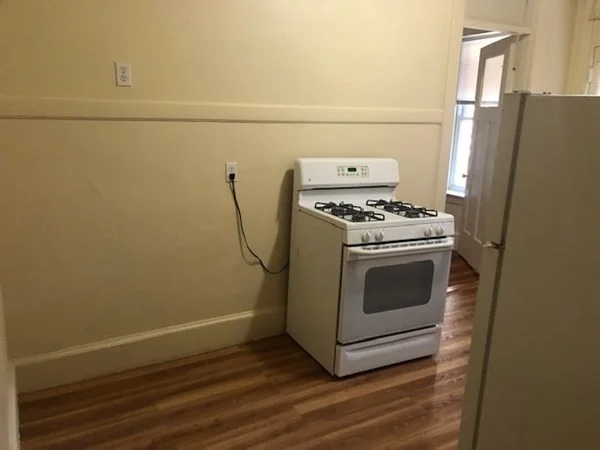 1 bed, 1 bath apartment for rent at 6 Laurel Unit 1L, Holyoke — photo 5 of 13