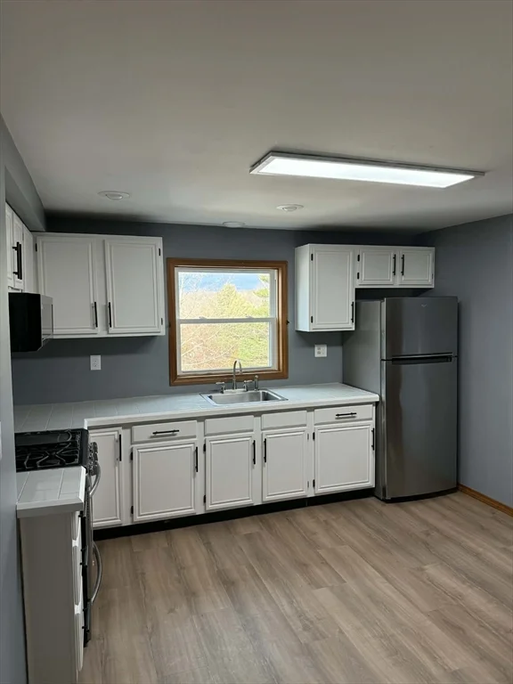 2 bed, 1 bath apartment for rent at 6 Lawn St Unit 3, Attleboro — photo 1 of 12