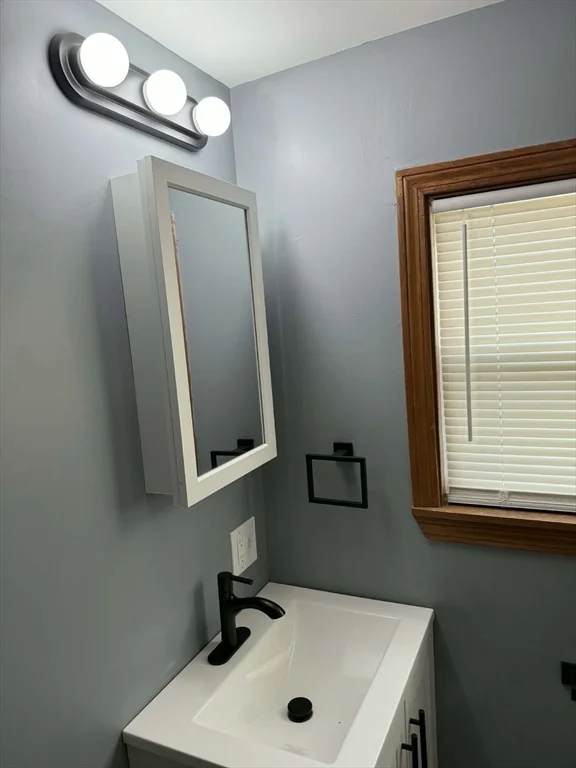 2 bed, 1 bath apartment for rent at 6 Lawn St Unit 3, Attleboro — photo 10 of 12