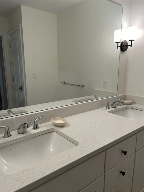 3 bed, 2 bath apartment for rent at 6 Lily Pond Ln Unit 6, Lexington — photo 5 of 29