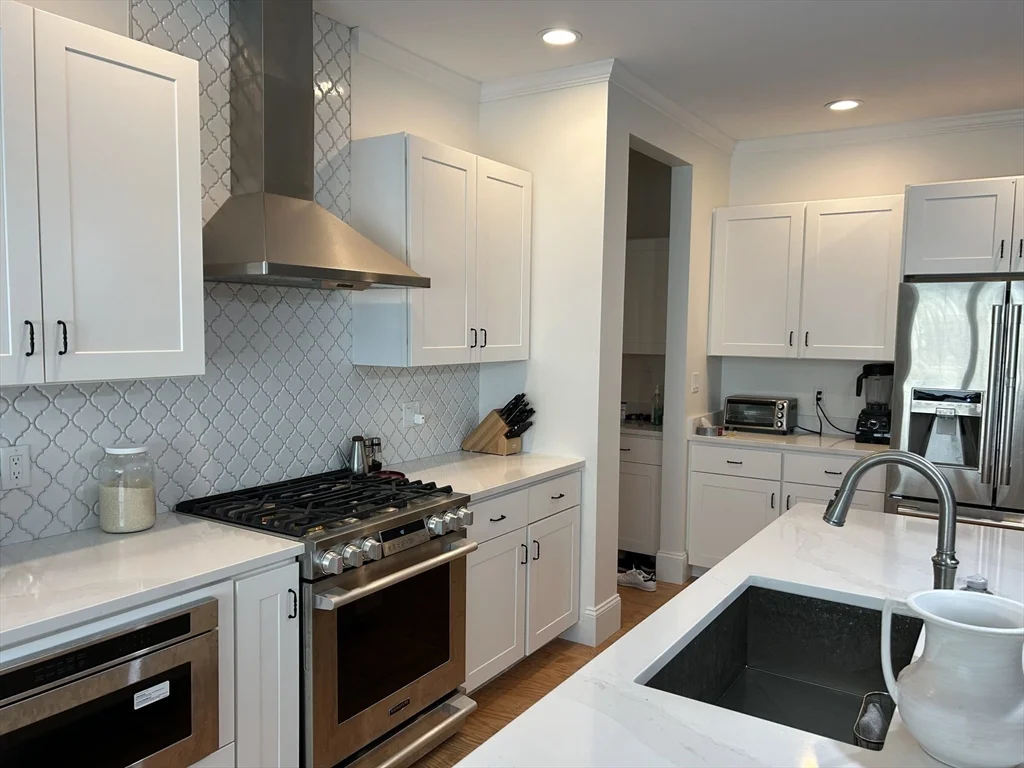 3 bed, 2 bath apartment for rent at 6 Lily Pond Ln Unit 6, Lexington — photo 8 of 29