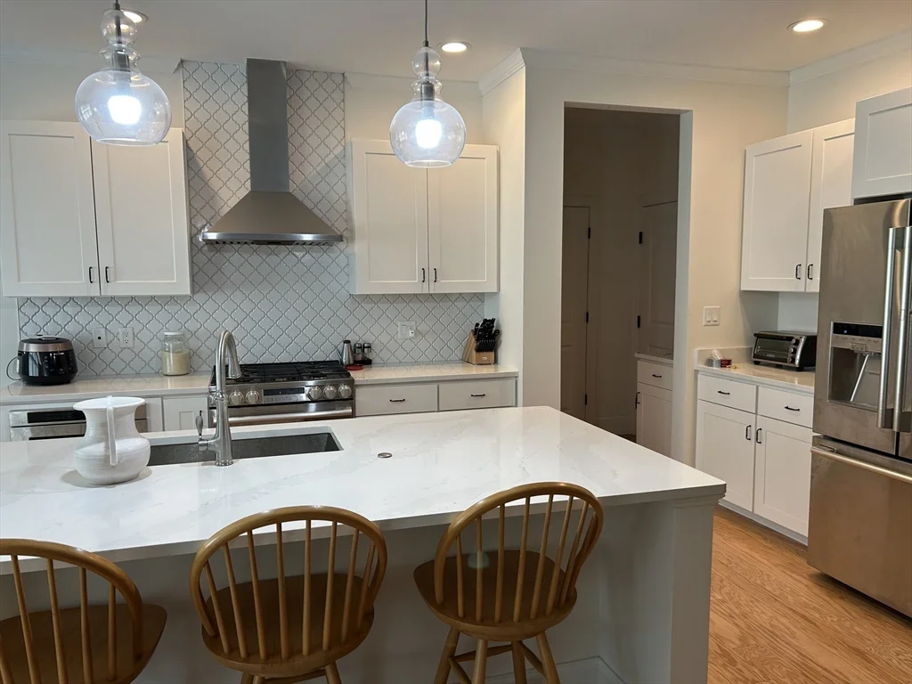 3 bed, 2 bath apartment for rent at 6 Lily Pond Ln Unit 6, Lexington — photo 9 of 29