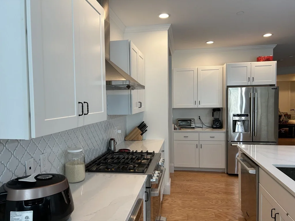 3 bed, 2 bath apartment for rent at 6 Lily Pond Ln Unit 6, Lexington — photo 7 of 29