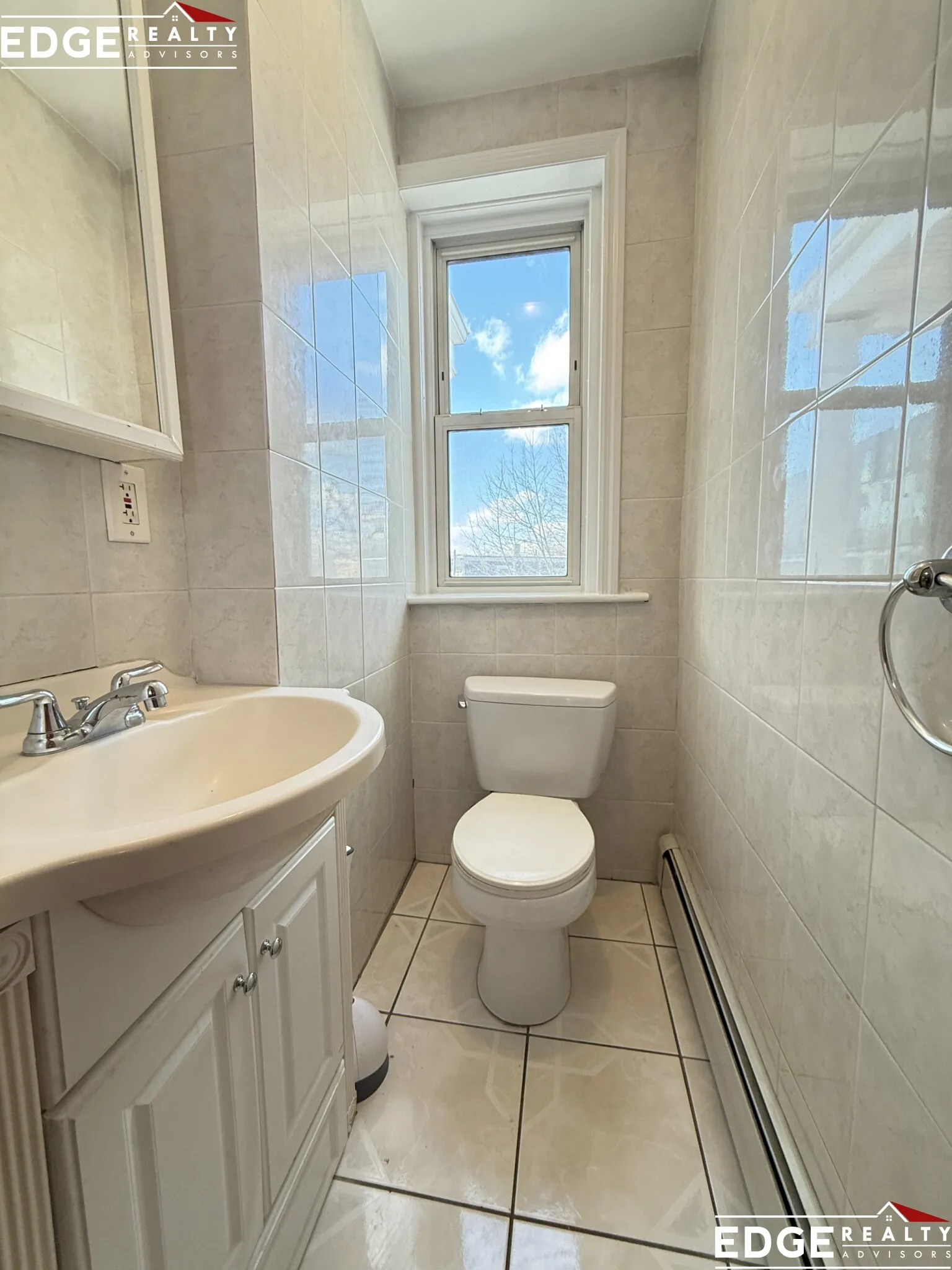 3 bed, 1.5 bath apartment for rent at 6 Litchfield St Unit 3, Allston — photo 3 of 9