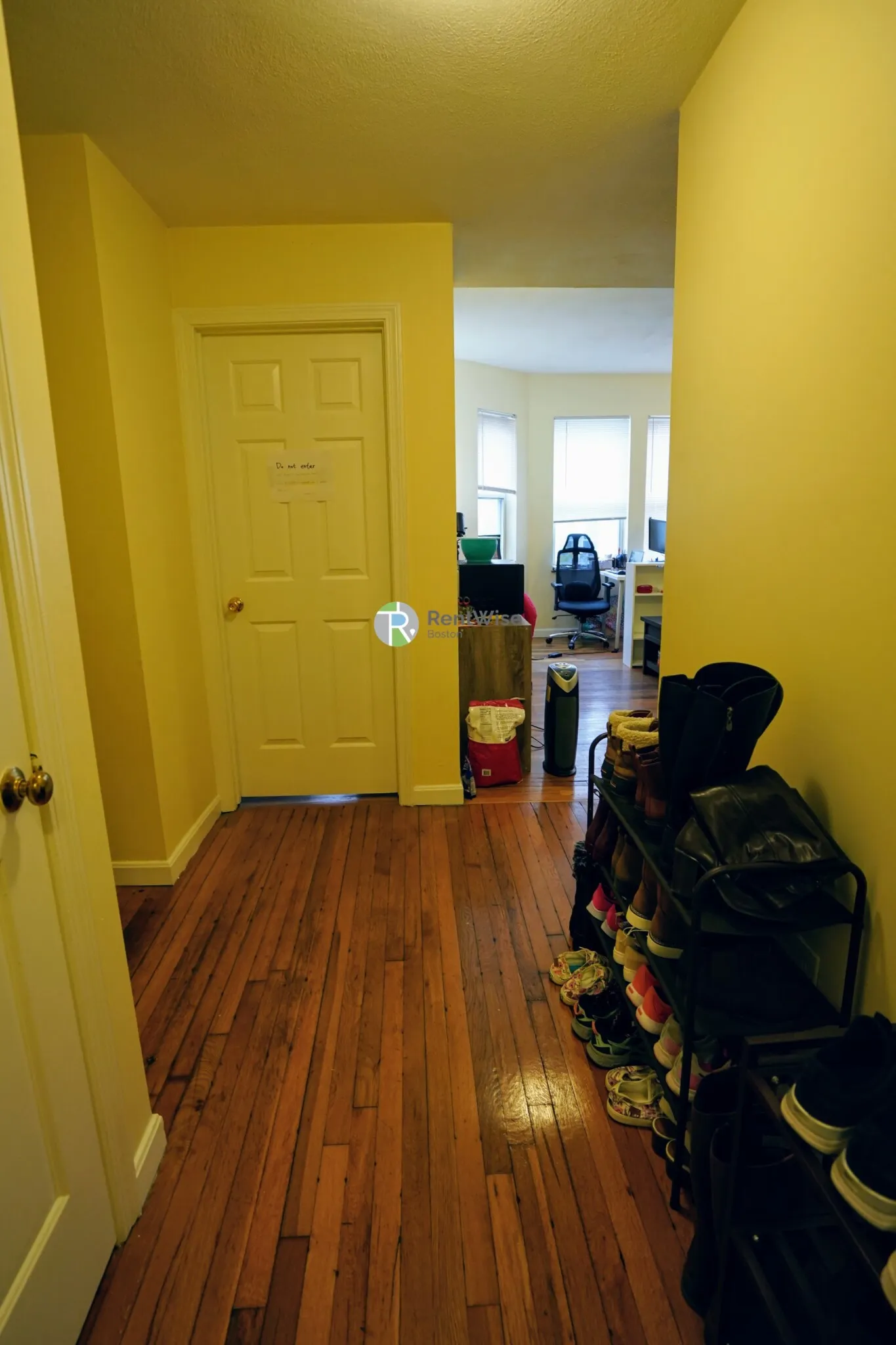 3 bed, 1 bath apartment for rent at 6 Lorraine Ter Unit 1, Brighton — photo 3 of 11