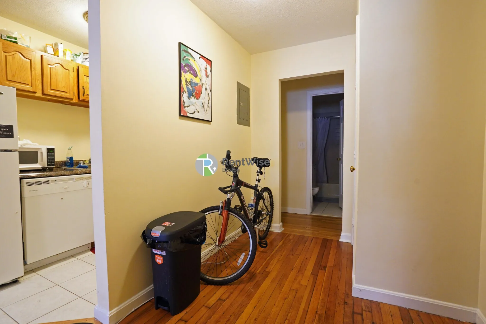 3 bed, 1 bath apartment for rent at 6 Lorraine Ter Unit 1, Brighton
