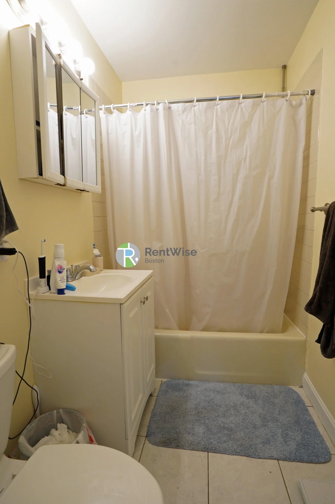 3 bed, 1 bath apartment for rent at 6 Lorraine Ter Unit 1, Brighton — photo 8 of 20