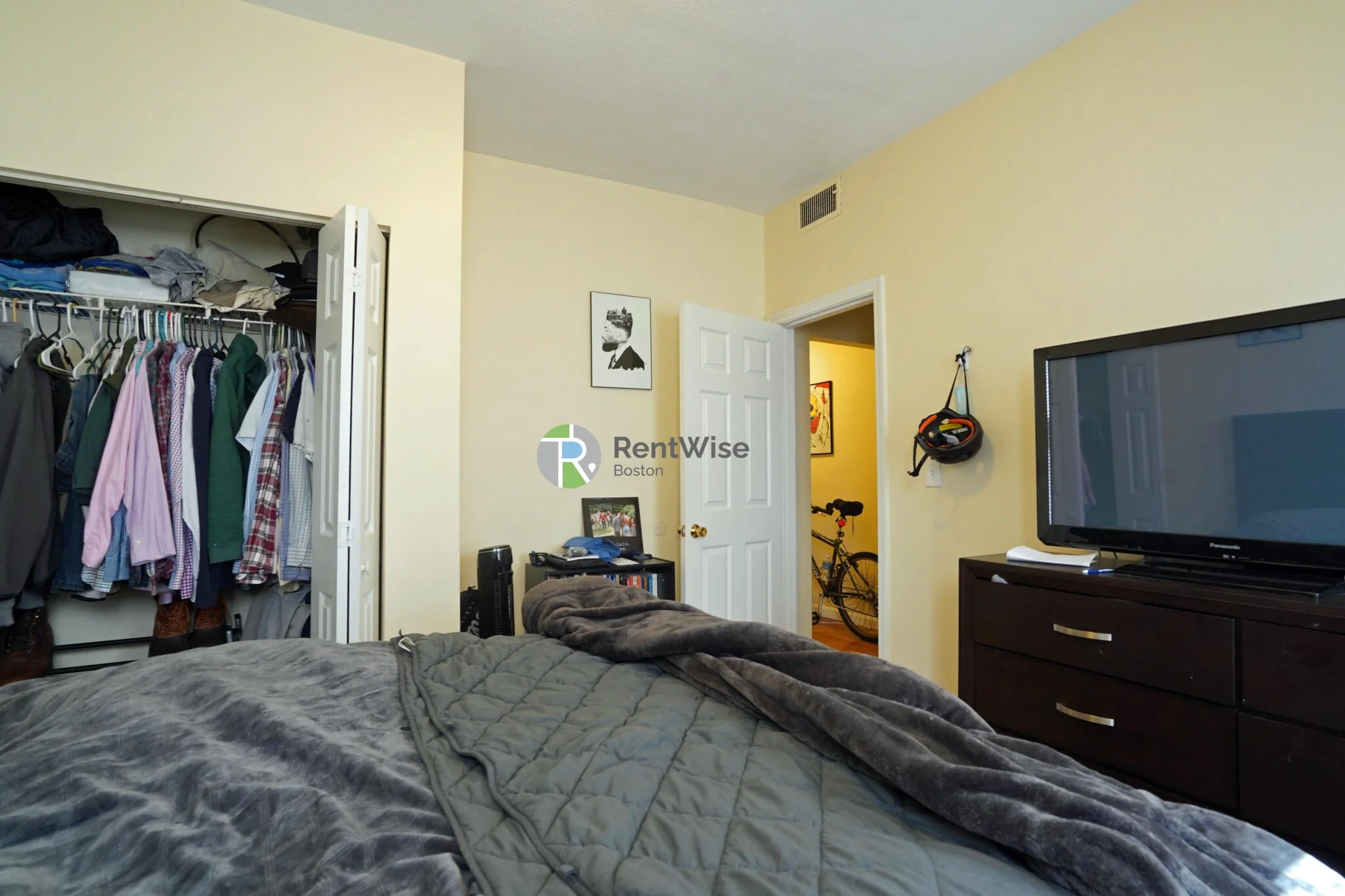 3 bed, 1 bath apartment for rent at 6 Lorraine Ter Unit 1, Brighton — photo 5 of 20