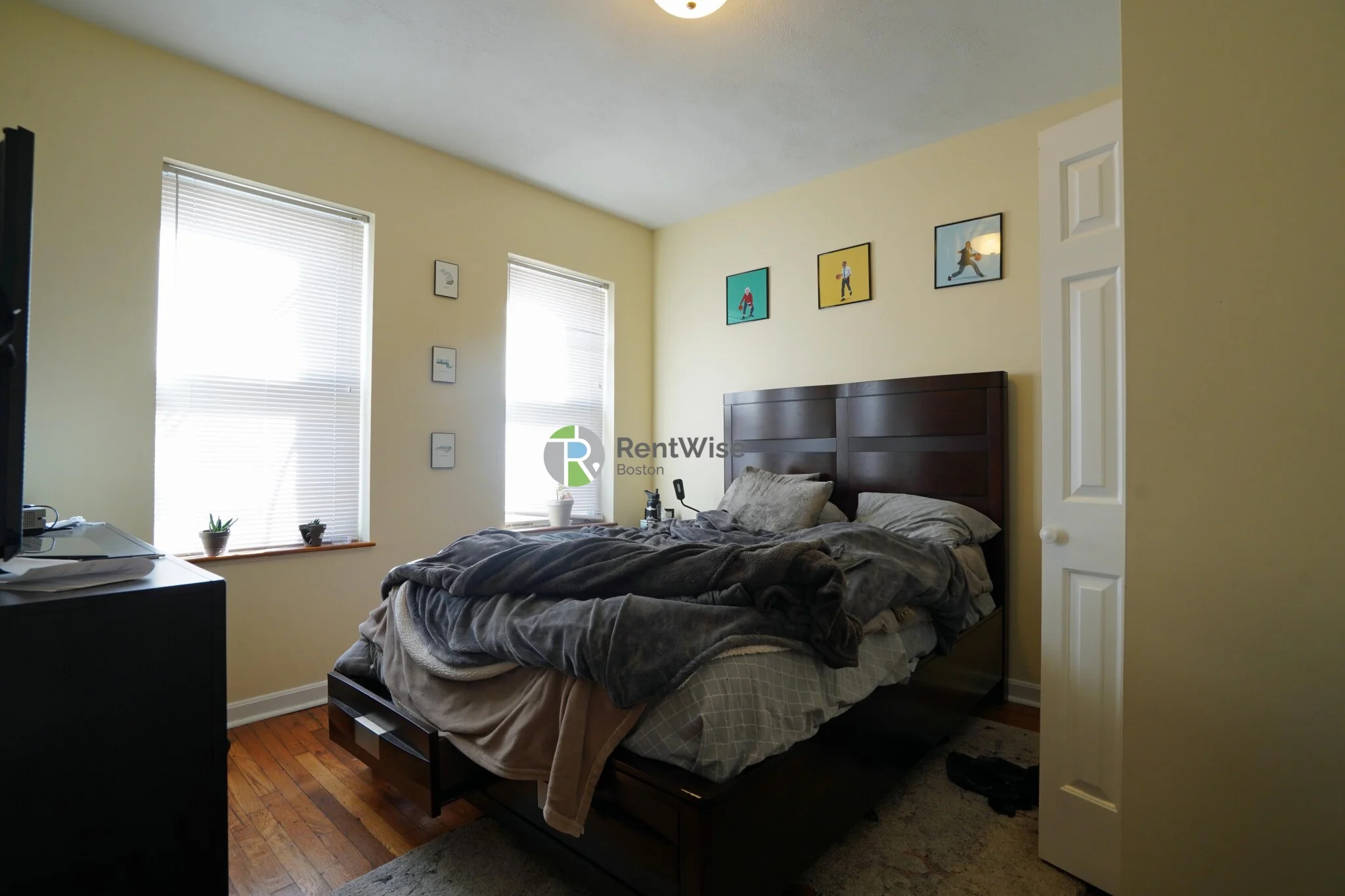 3 bed, 1 bath apartment for rent at 6 Lorraine Ter Unit 1, Brighton — photo 6 of 20