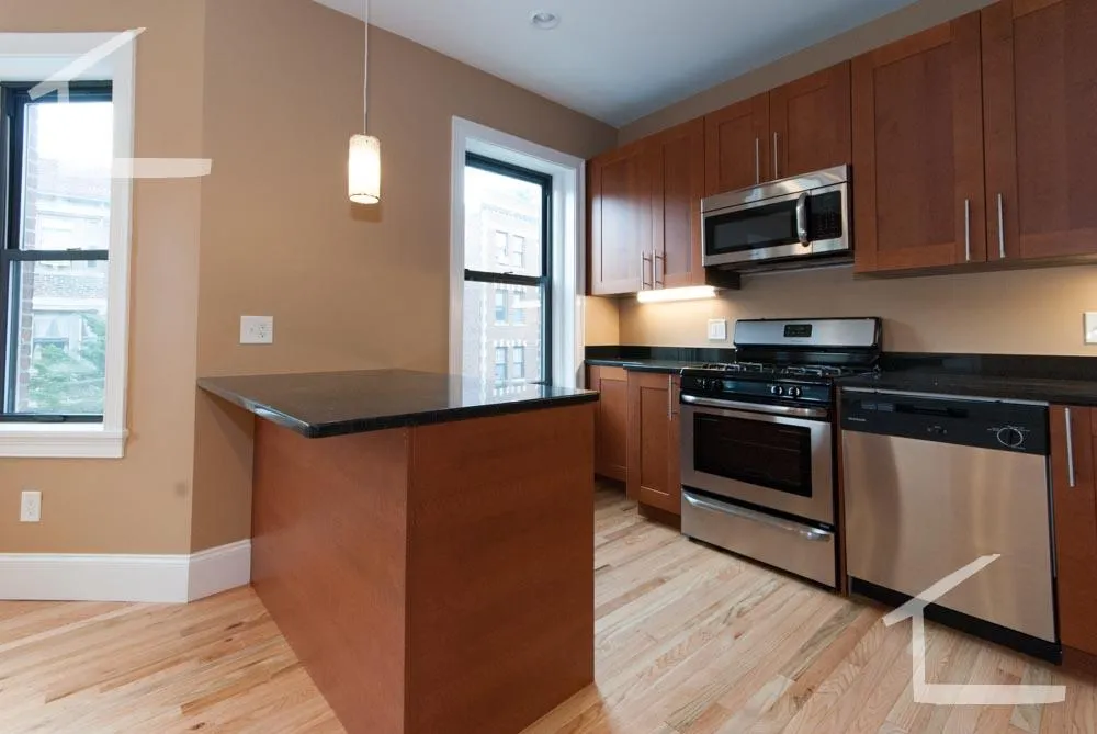 5 bed, 2 bath apartment for rent at 6 Lothian Rd Unit 2-2, Brighton — photo 3 of 10