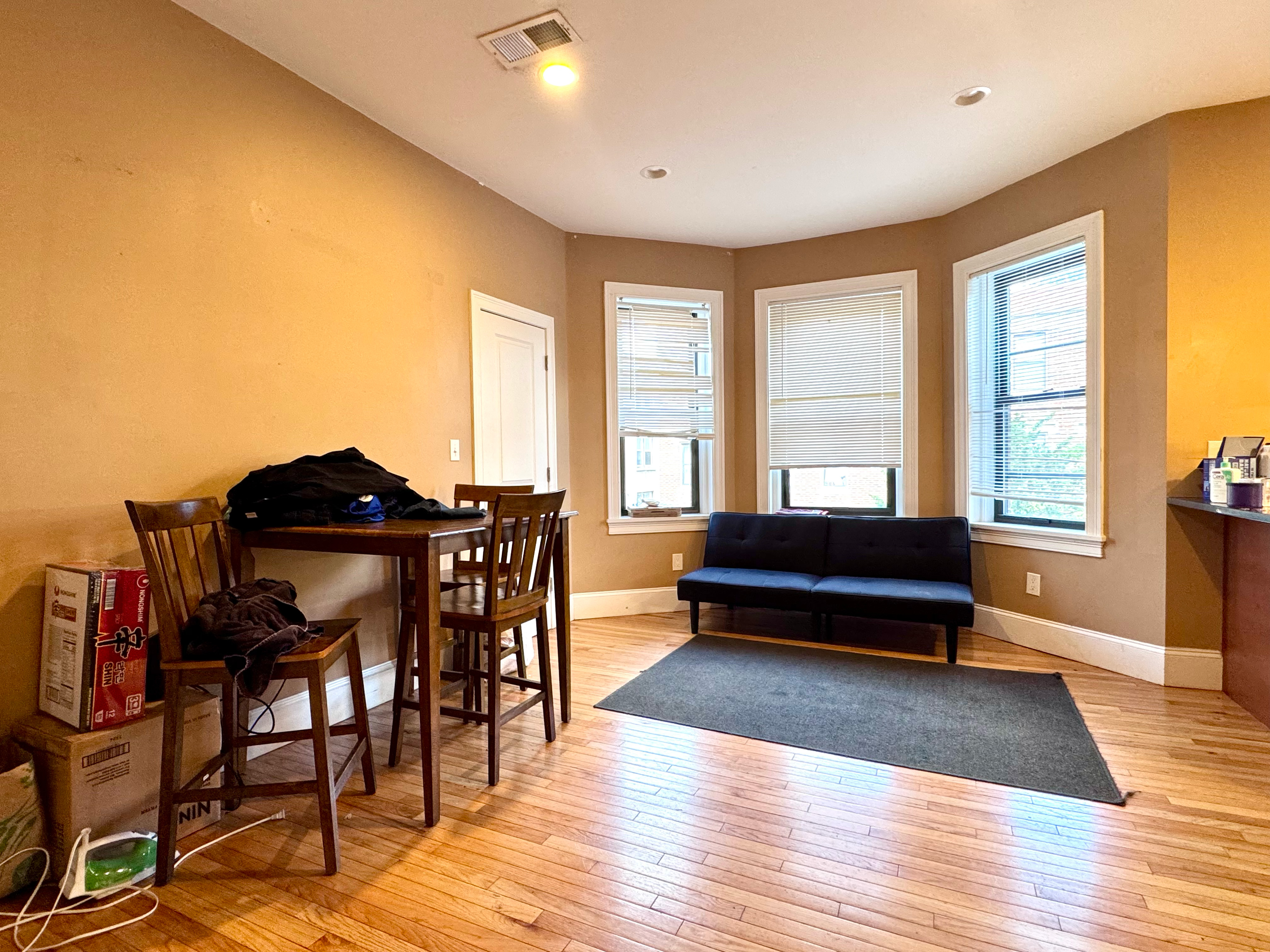 5 bed, 2 bath apartment for rent at 6 Lothian Rd Unit 2, Brighton — photo 3 of 13