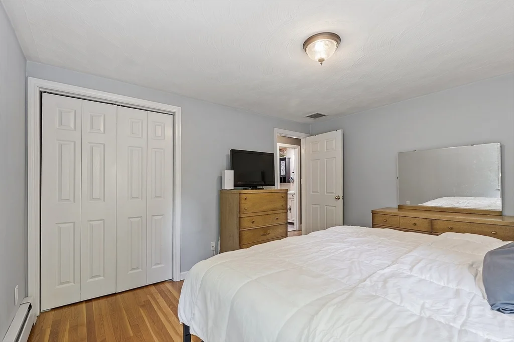 3 bed, 1 bath apartment for rent at 6 Mackin St, Hudson — photo 14 of 35