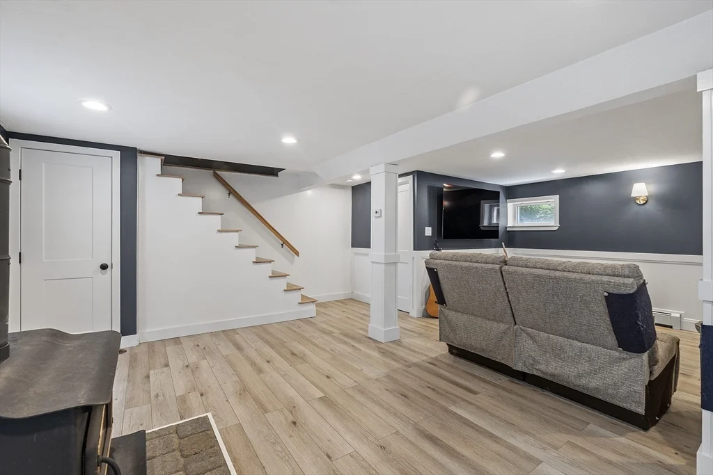 3 bed, 1 bath apartment for rent at 6 Mackin St, Hudson — photo 20 of 35