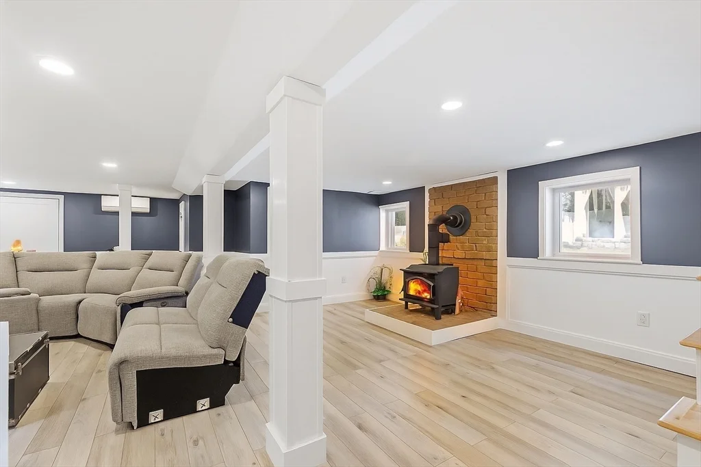 3 bed, 1 bath apartment for rent at 6 Mackin St, Hudson — photo 22 of 35