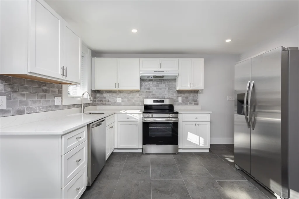 2 bed, 2 bath apartment for rent at 6 Maple Ave Unit 1, Swampscott — photo 11 of 20
