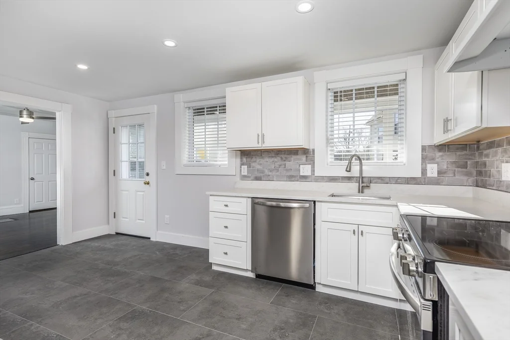 2 bed, 2 bath apartment for rent at 6 Maple Ave Unit 1, Swampscott — photo 12 of 20