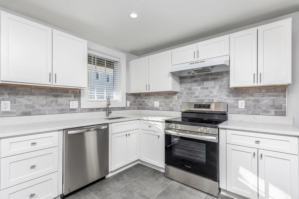 2 bed, 2 bath apartment for rent at 6 Maple Ave Unit 1, Swampscott — photo 10 of 20