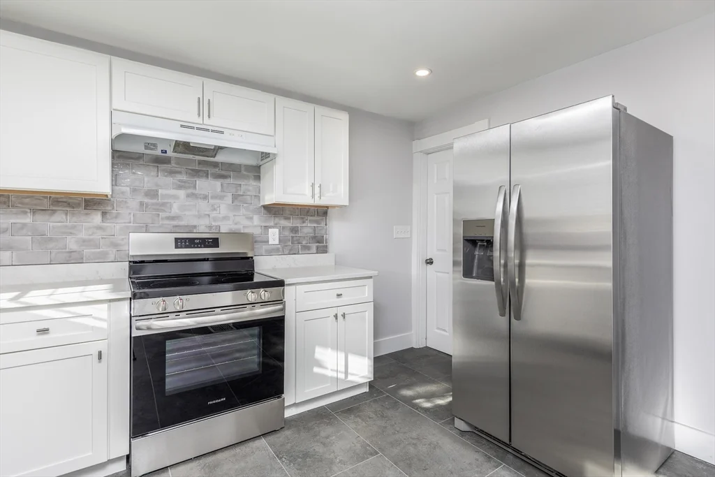 2 bed, 2 bath apartment for rent at 6 Maple Ave Unit 1, Swampscott — photo 9 of 20