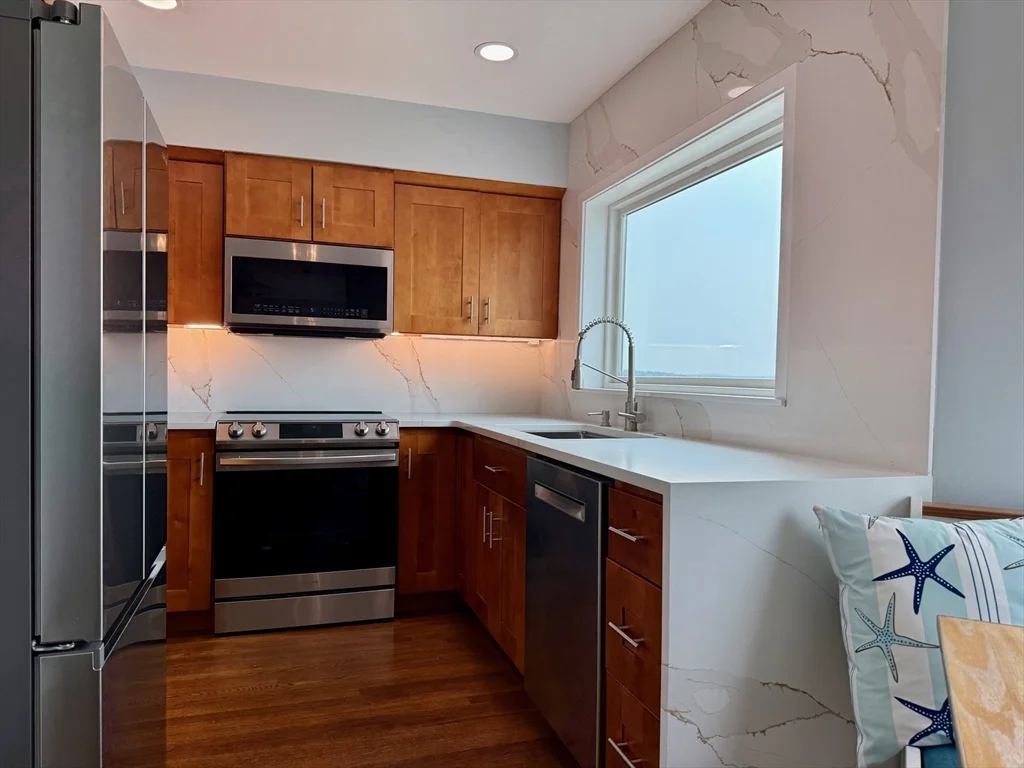 3 bed, 3 bath apartment for rent at 6 Marina Dr Unit 6, Hull — photo 8 of 33